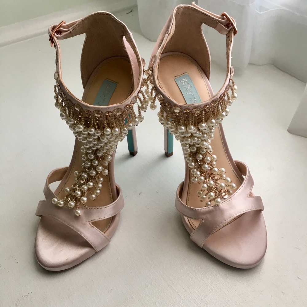 Betsy Johnson- Mavyn T Strap Sandal